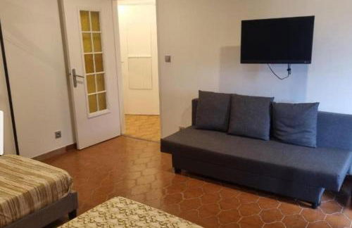 F2 ou F3 ,appartement climatisé neuf, magnifique vue sur mer et aéroport, proche tram et gare sncf 1 min,aéroport 3 minutes, 3 rooms, new AC apartment, magnificent sea and airport views, close to tram and SNCF train station 1 min, airport 3 min - Foto 15