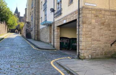 Old town, free parking, Outlander experience - Photo 25