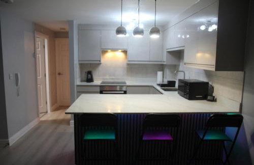 Comfy 2-bedroom Flat with Private Parking - Foto 20