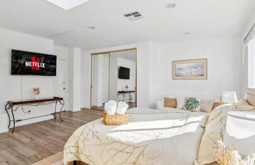 Quiet Home with Spectacular Scenic Mountain Views near Universal Studios Hollywood - Photo 3