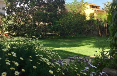 Casa de pueblo con jardín - Foto 9