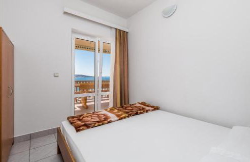 3 Bedroom Cozy Apartment In Prizna - Photo 28
