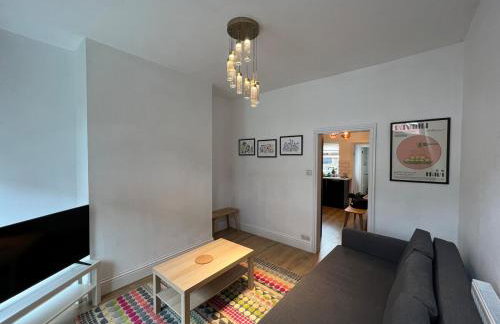Altrincham House - 2BR - Sleeps 6 - WiFi - Parking - Foto 12