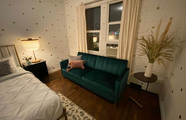 Gorgeous Studio in Beverly Boulevard! Sleeps 4! - Photo 7