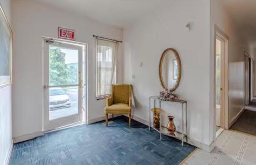 Sprawling 9 BR Mountaintop Oasis with BlueRidge Views - Foto 8