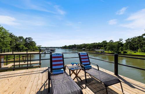 The Benjamin I - 2022 Built Luxury Retreat with Backyard Paradise with Hot Tub Outdoor Movie Screen Dock & Boat Rental - Foto 43