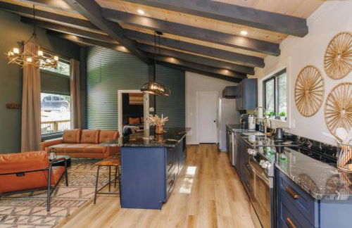 NEW Unique Stay w King Beds and Private Hot Tub - Foto 29