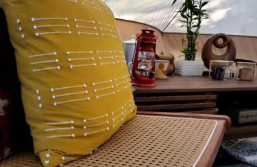 Forest Retreat: Immerse Yourself in Nature with this Chic Bell Tent in Loris, SC - Foto 6