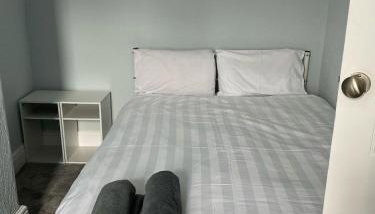ML Short Stays - 3 Bedroom House Near BAE - Photo 5