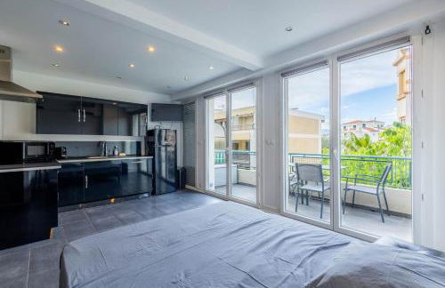 Studio Juan les pins avec terrasse - Photo 3