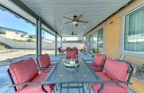 Patio and Yard Luxe Beaumont Getaway! - Foto 1