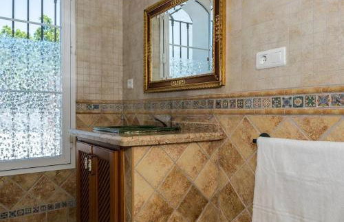 Spacious Villa with Exceptional Views in Malaga - Foto 20