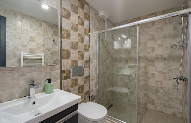 Eluxio Suite Hotel - Photo 56