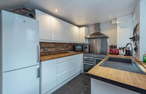 Character Townhouse in Town Centre & Superb Views - Foto 11