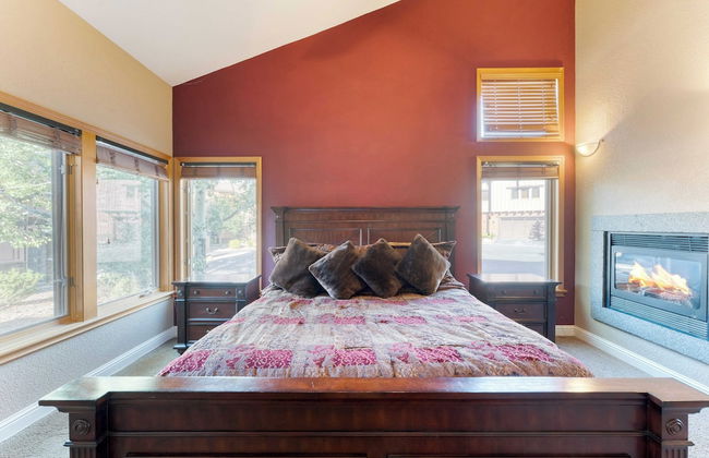 Luxe All-season Retreat by Avantstay Prime Location, Near Skiing - Foto 32