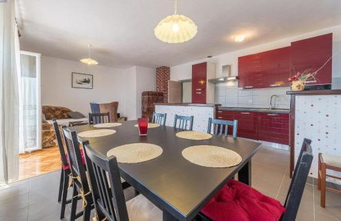 Gorgeous Apartment In Stara Vas - Photo 4