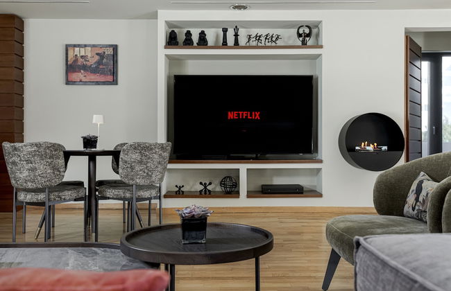 Blazer Suites Hotel - Photo 33