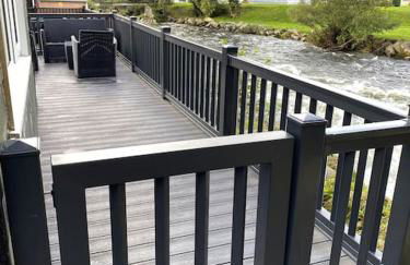 Stunning 3 Bed Riverside Cabin in Snowdonia - Photo 38