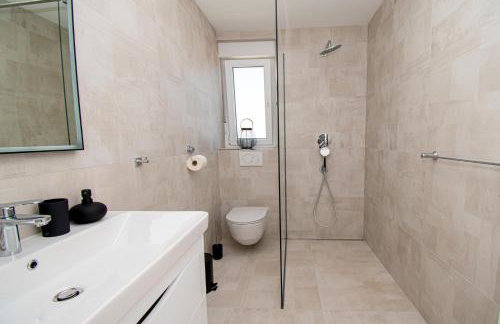 Villa Mina with a private pool in Pula - Photo 21