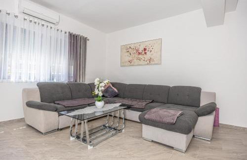 VILLA NINA MALINSKA 150m FROM THE BEACH, SWIMMING POOL - Foto 22