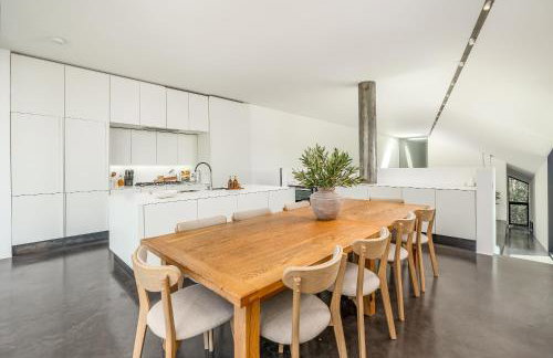 Pass the Keys Bond-villain Style Home with Panoramic Views - Foto 44