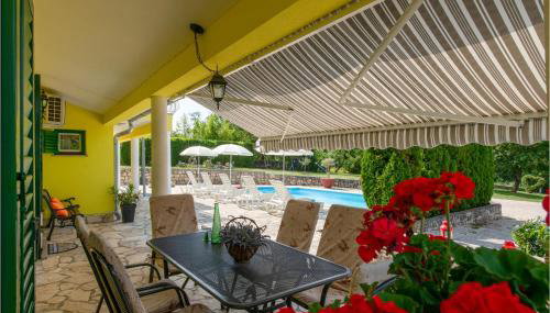 2 Bedroom Awesome Apartment In Labin - Foto 2