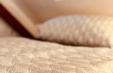 b e d & a g e d e s i g n -small- wunderschönes Zimmer mit Bad - Rechnungserstellung für Geschäftsreisende & Firmen - Foto 2