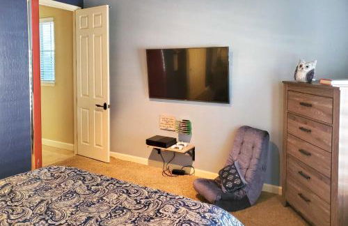 Heated Pool and Putting Green Luxe Gilbert Home - Photo 16