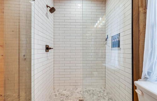 Hot Tub and River Access Family McCaysville Cabin - Foto 16