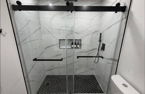 Sunny Oasis Near the Beach with 4BR and 3BA Pool Home - Foto 4