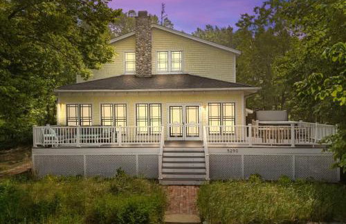 Coastal Cottage by Juniper Holiday + Home - Photo 40