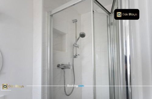 Quick Deals l 5 Bedroom l Sleeps 10 l Parking l Ideal for Groups l Oak Stays Short Lets & Serviced Accommodations - Foto 37