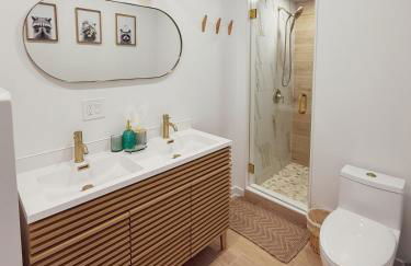 Stylish 2 BR 1 BA Apartment - Steps to the Ocean - Hidden Gem - Foto 14