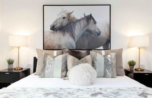 Updated 3BR, 3BA with Pool - Steps to Town - Foto 8