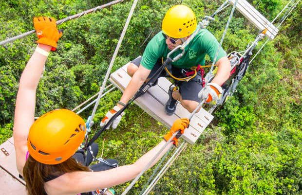 Puentes colgantes en Toro Verde Eco Adventure Park - Foto 2