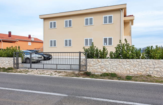 Simplistic Apartment in Neviđane near Sea - Foto 25