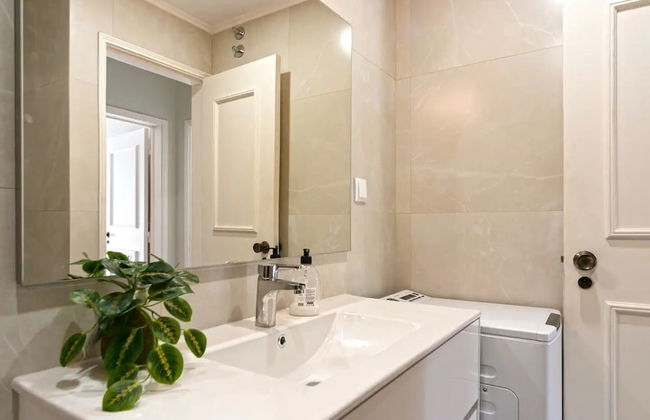 Coastal Comfort: Apartment Retreat By The Sea - Photo 9