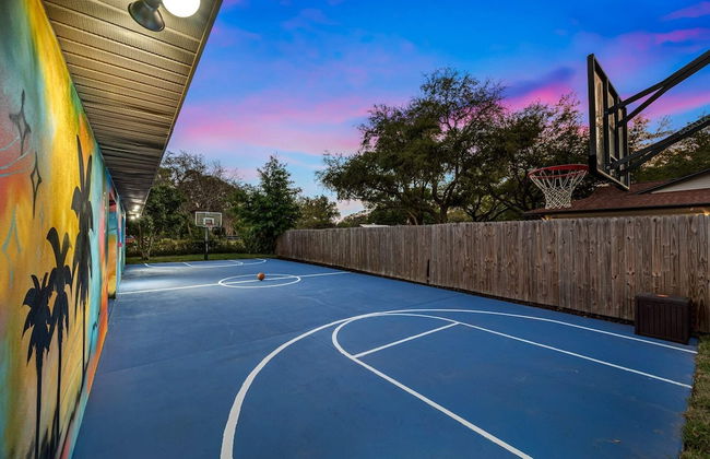 Luxe Largo Retreat: Pool, Games, Basketball & More - Foto 25