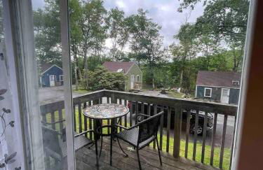 Cheerful Cottage with Loft Close to Everything 6 - Foto 14