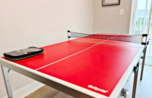 Modern 4BR Townhouse with Parking & Lake Views - WVille rep 4 - Foto 56