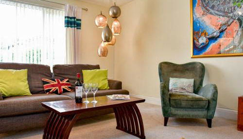 Spacious 4 Bedroom home with Parking Garden - Pass the Keys - Foto 3, Other