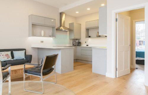 Beautiful 2 bed terrace flat close to Greenwich - Pass the Keys - Photo 17