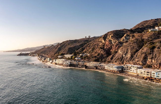 Matador by Avantstay Ocean Front Malibu Pad w/ Rooftop Patio - Photo 10