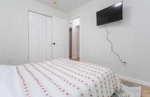 In The Woods - 5 BR Chalet with Game Room, Fire Table and Hot Tub - Foto 26