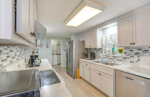 Boat and Fish Canal-Front Home on River - Foto 7