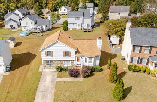 Great 4BR Home Near Emerald Pointe & Downtown - Foto 27