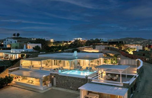 Stunning Villa With Panoramic View - Photo 1