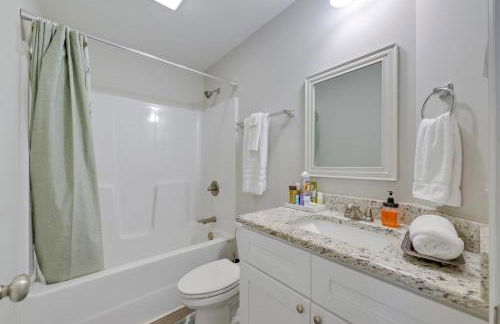 5 Mi to Charlotte Motor Speedway Cozy Townhome - Foto 19