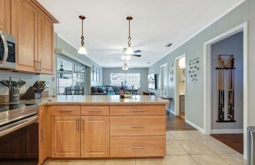 Exquisite Retreat with Heated Pool for 14 Guests, Pool Table Paradise! - Foto 16