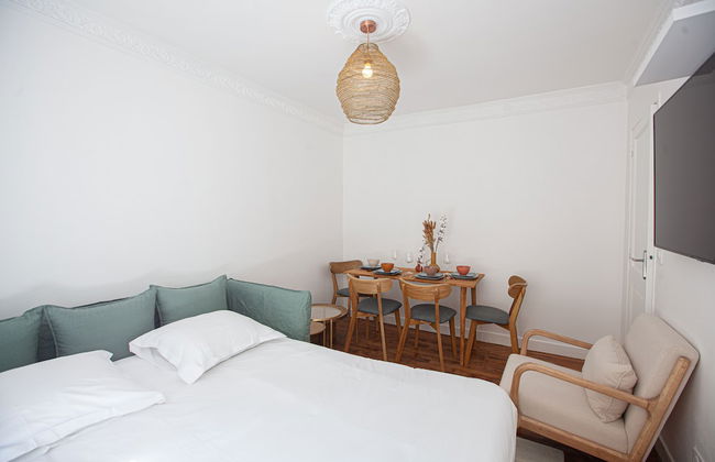 Eiffel Tower Rue Cler - Photo 24